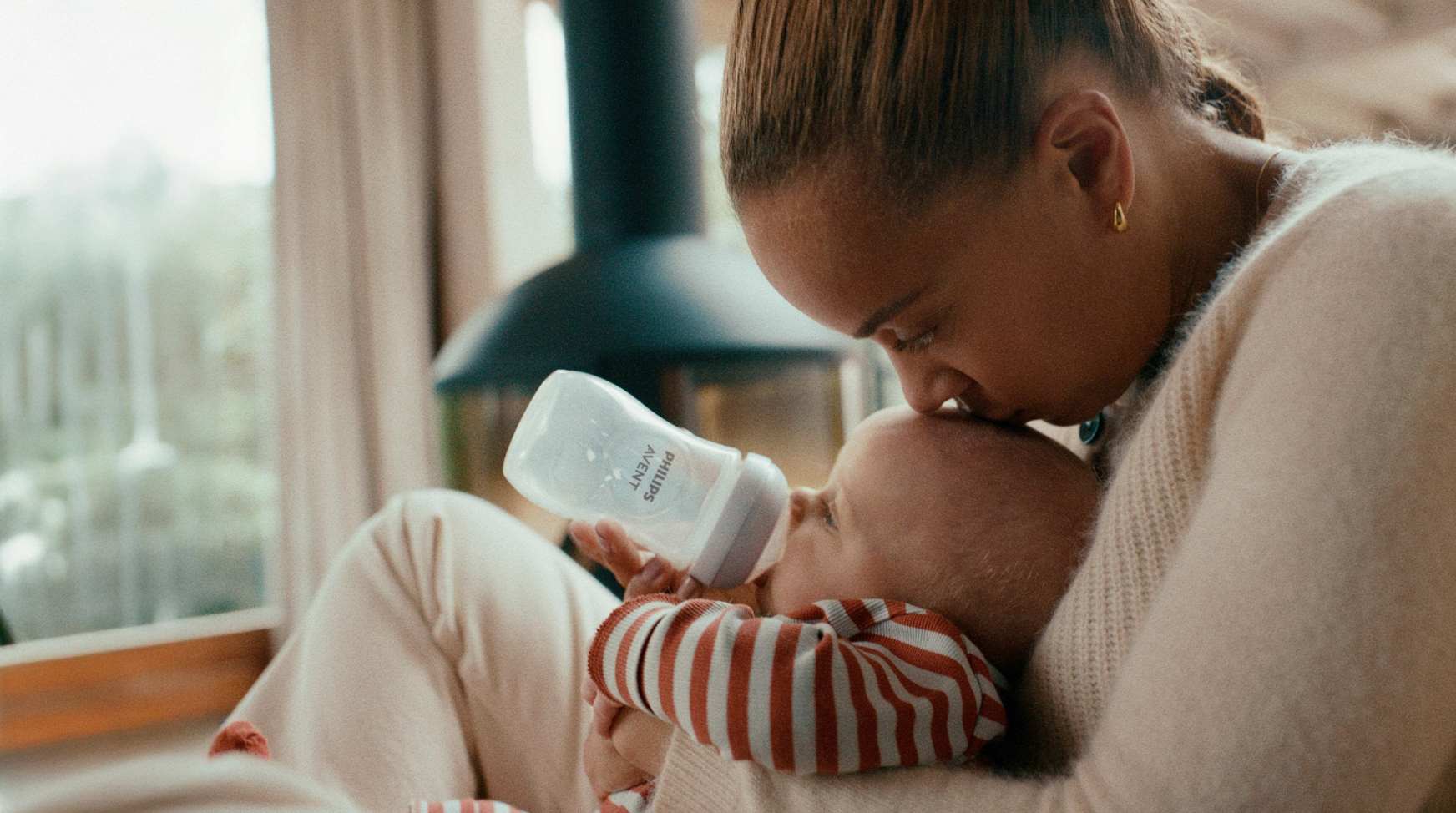 Správna technika prisatia a polohy matky a dieťaťa počas dojčenia