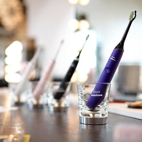 Elektrick&yacute; zubn&iacute; kart&aacute;ček