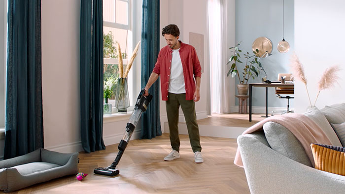 Bezdr&ocirc;tov&yacute; vys&aacute;vač a mop Philips AquaTrio Cordless Vacuum & Wash s&eacute;rie 9000