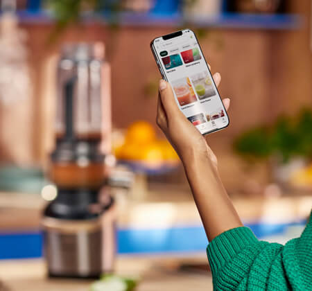 Aplik&aacute;cia s receptami a in&scaron;pir&aacute;ciami na tvorbu jed&aacute;l pomocou mix&eacute;ra s od&scaron;ťavovačom.