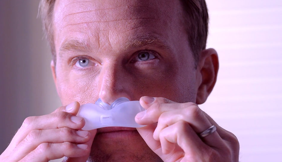 Video o&nbsp;prisp&ocirc;soben&iacute; celotv&aacute;rovej masky