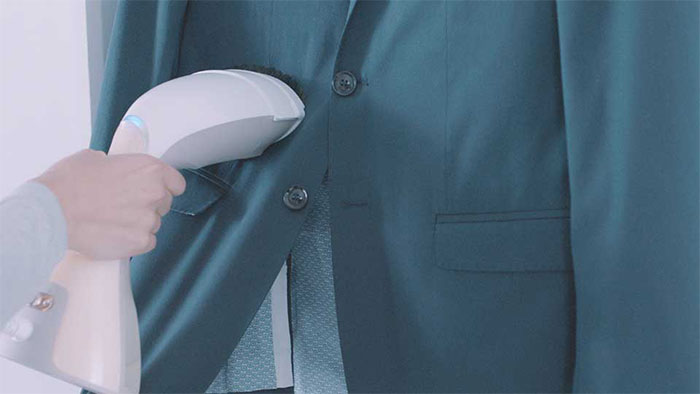 Pripevnite na naparovačku odevov kefov&yacute; nadstavec