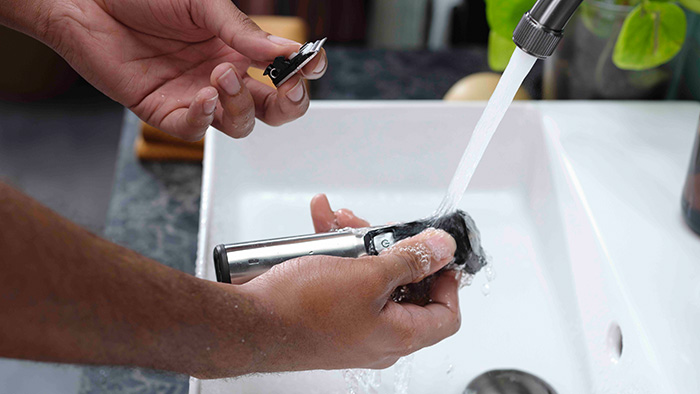 Plne um&yacute;vateľn&yacute; zastrih&aacute;vač