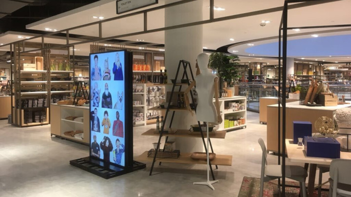 Stiahnuť pr&iacute;ručku s pr&iacute;padov&yacute;mi &scaron;t&uacute;diami využitia digit&aacute;lnych displejov 