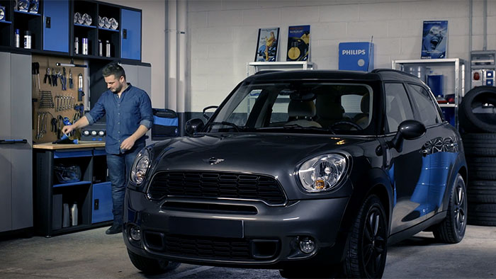V&yacute;měna ž&aacute;rovek ve světlometech vozidla Mini Cooper Countryman