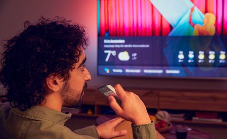 Funkcia diaľkov&eacute;ho hlasov&eacute;ho ovl&aacute;dania telev&iacute;zora Smart TV